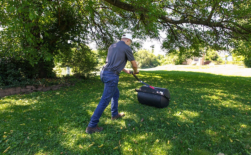 How to Give Your Lawn a Final Fertilization or Weed Control Treatment before Winter