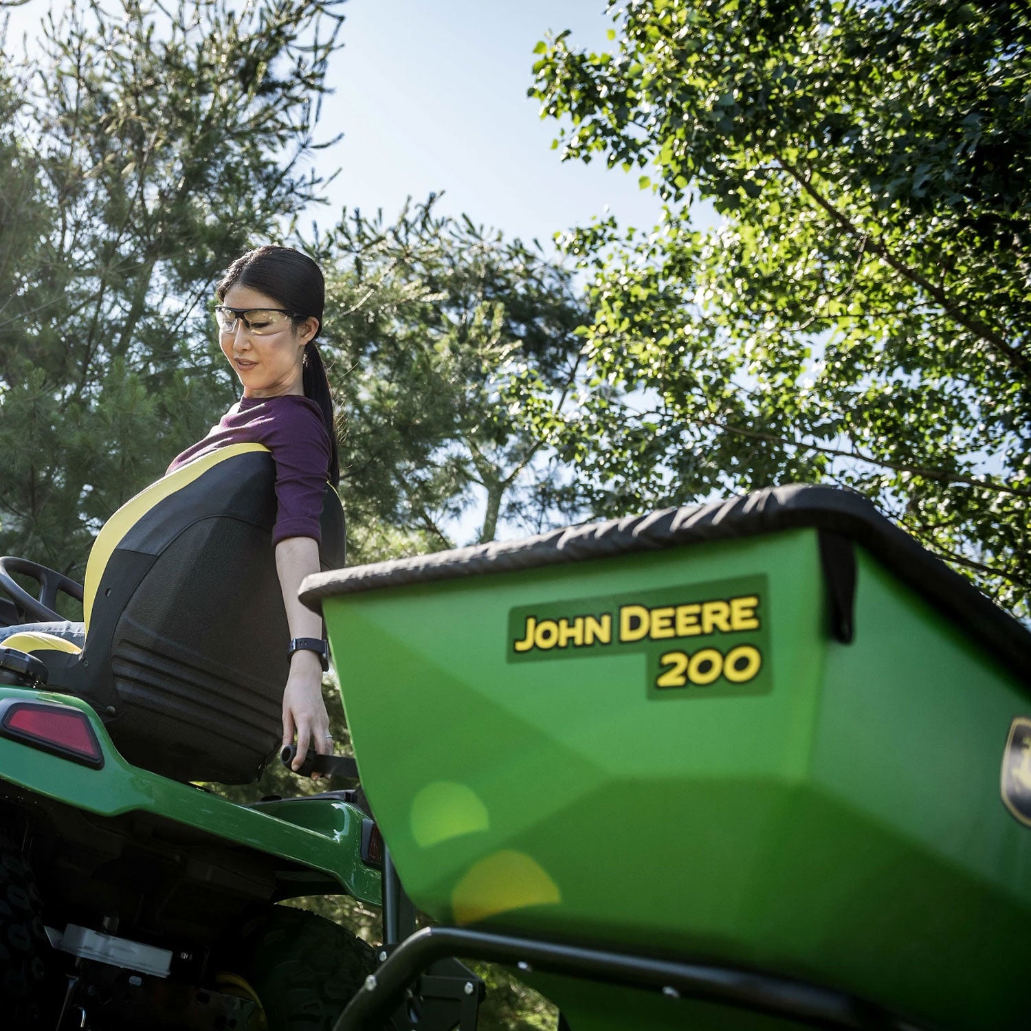 John Deere 200 lb Tow-Behind Broadcast Spreader with ACCUWAY